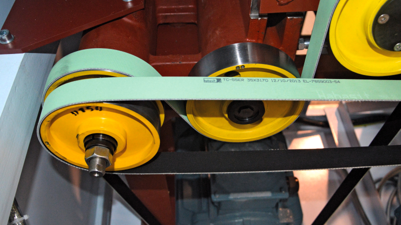 Polyester power transmission belts